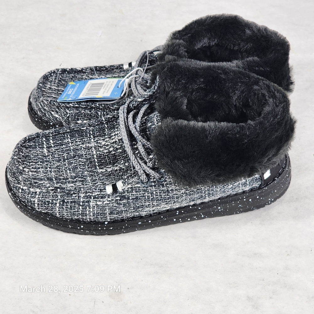 Cozy Black and Gray Women's Shoes
